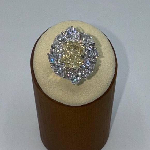 4ct Canary Ring - Picture 8 of 10